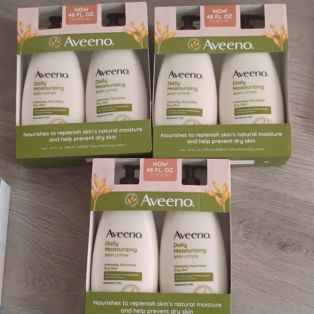 Aveeno Daily Moisturizing Body Lotion - White and Green